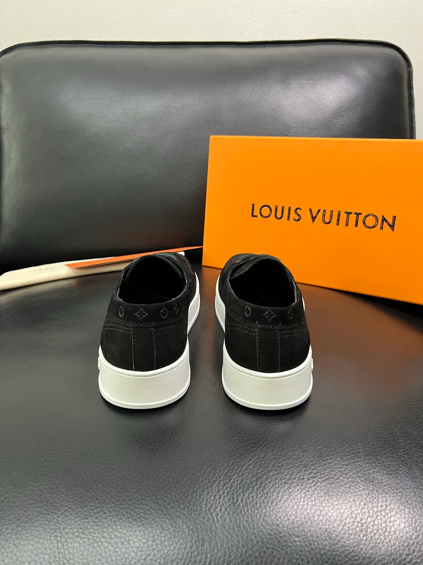 Men's shoes 💰780 Lv top purchasing agent Louis Vuitton, slip-on sports shoes counter synchronization, uppers imported from Italy, high-quality splicing colorful and complex handicrafts, imported cowhide pads are soft and comfortable, soles: original soles specially provided by the original factory, T men's shoes 💰U exclusive movable molded soles are super comfortable, original and single goods, high quality, you can go in and out of the counter at will, welcome to compare, code number 39-44 (customized 38 45)85856